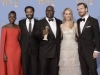 il regista e il cast con il Golden Globe vinto